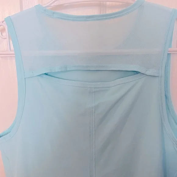 Lululemon Light Blue Tank. Size: Medium. Snug Fit. - Picture 4 of 5